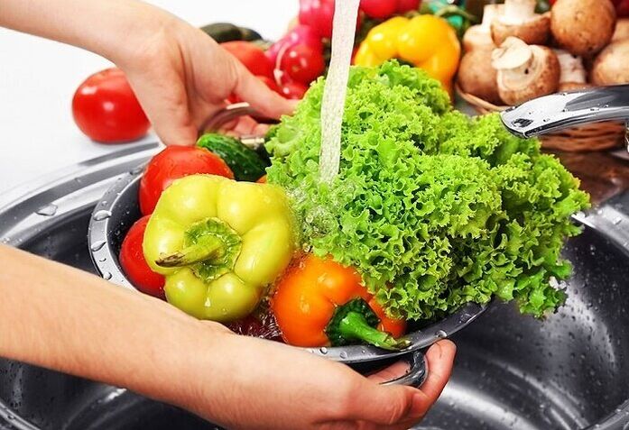 Laver les légumes et les herbes pour prévenir les infestations parasitaires